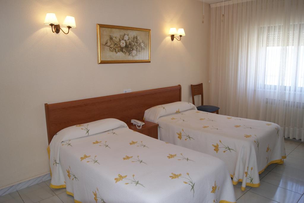 Hotel Alameda Alba De Tormes Exterior photo