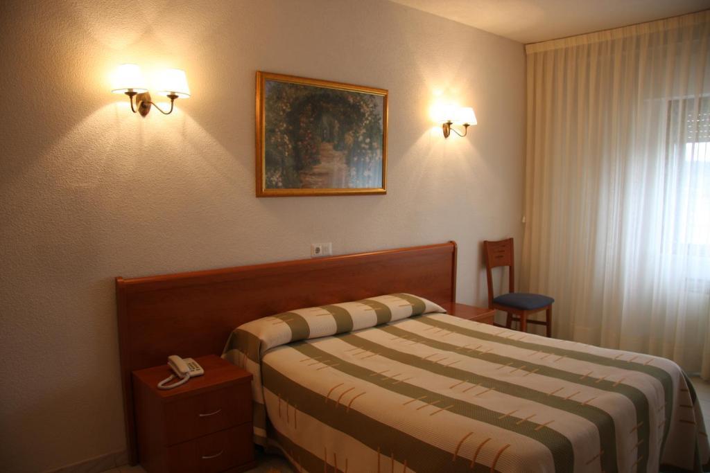 Hotel Alameda Alba De Tormes Exterior photo